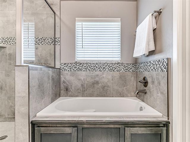 8209 NW 151st Terrace, Edmond, OK 73013