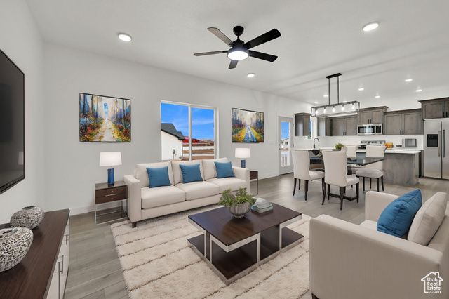 1317 N 1850 W, Clinton, UT 84015
