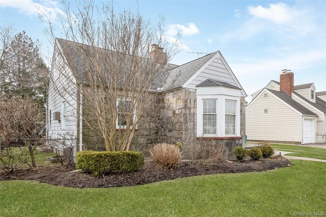 124 Greystone Road, Rockville Centre, NY 11570