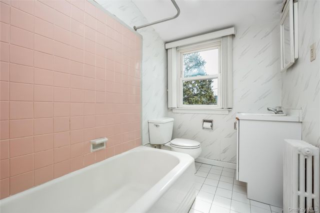 124 Greystone Road, Rockville Centre, NY 11570