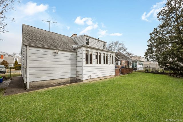 124 Greystone Road, Rockville Centre, NY 11570