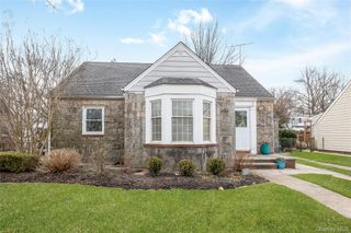 124 Greystone Road, Rockville Centre, NY 11570