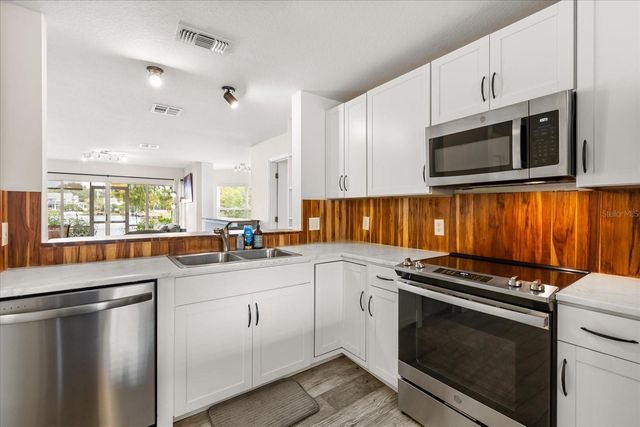 2713 EMERALD LAKE COURT, Kissimmee, FL 34744