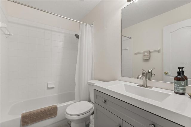 2713 EMERALD LAKE COURT, Kissimmee, FL 34744