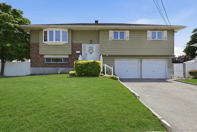 30 Oregon Street, Deer Park, NY 11729