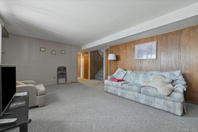 30 Oregon Street, Deer Park, NY 11729