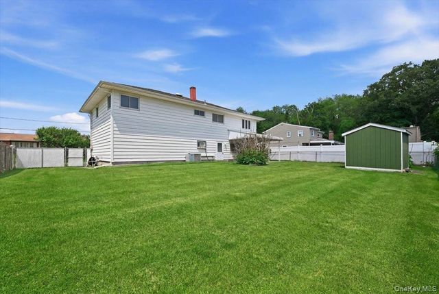 30 Oregon Street, Deer Park, NY 11729