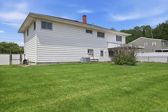 30 Oregon Street, Deer Park, NY 11729