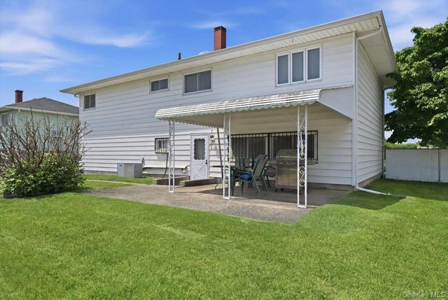 30 Oregon Street, Deer Park, NY 11729