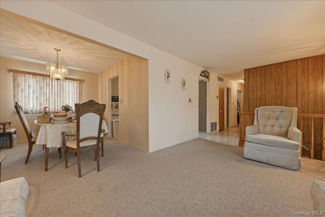 30 Oregon Street, Deer Park, NY 11729