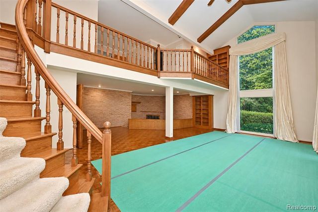 363 Lakewood Drive, Bloomfield Hills, MI 48304