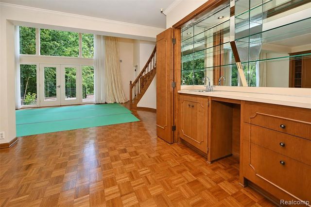 363 Lakewood Drive, Bloomfield Hills, MI 48304