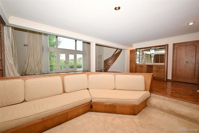 363 Lakewood Drive, Bloomfield Hills, MI 48304