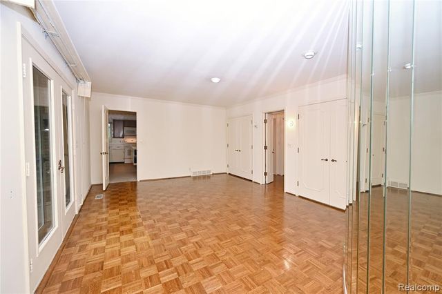 363 Lakewood Drive, Bloomfield Hills, MI 48304