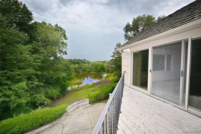363 Lakewood Drive, Bloomfield Hills, MI 48304