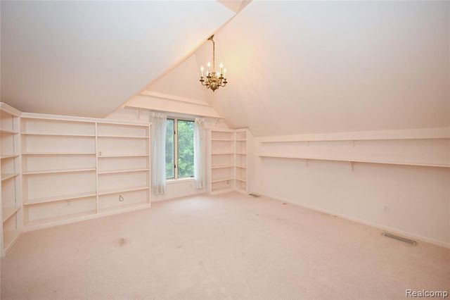 363 Lakewood Drive, Bloomfield Hills, MI 48304