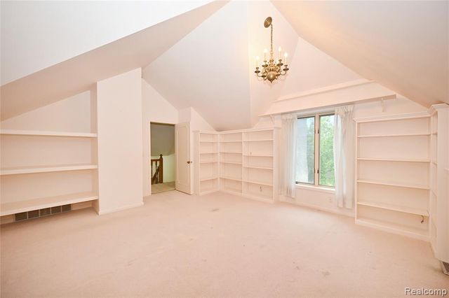 363 Lakewood Drive, Bloomfield Hills, MI 48304