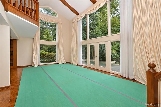 363 Lakewood Drive, Bloomfield Hills, MI 48304