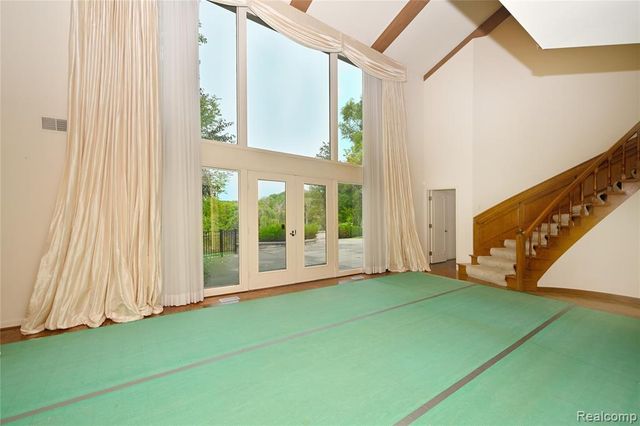 363 Lakewood Drive, Bloomfield Hills, MI 48304