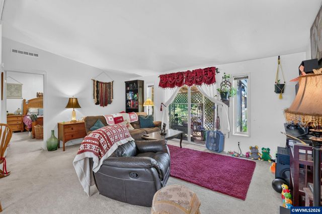 1837 Woodland Av, Woodburn, OR 97071