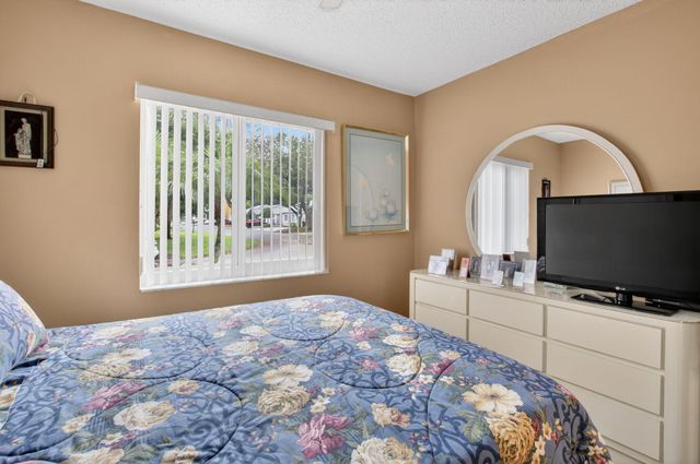 8697 Sunbird Place, Boca Raton, FL 33496