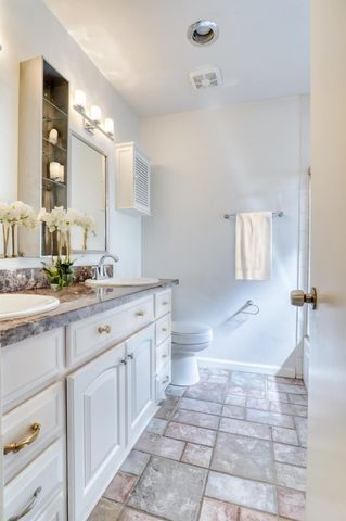 2201 Fountain View Drive J 15, Houston, TX 77057