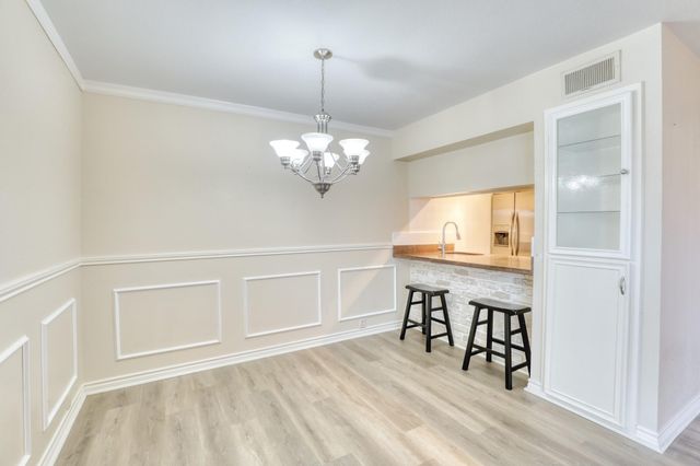 2201 Fountain View Drive J 15, Houston, TX 77057