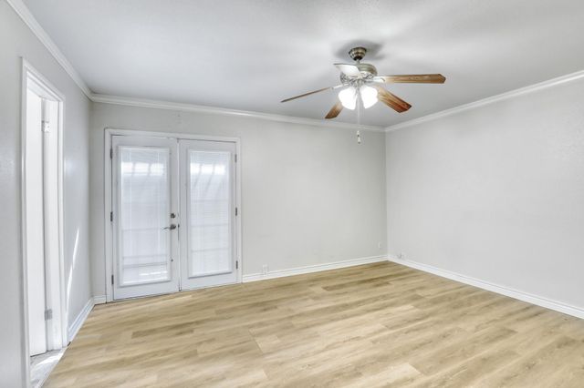 2201 Fountain View Drive J 15, Houston, TX 77057