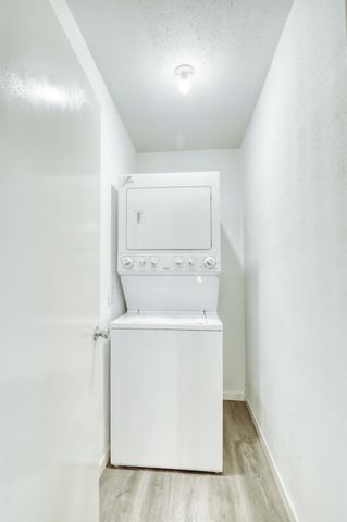 2201 Fountain View Drive J 15, Houston, TX 77057