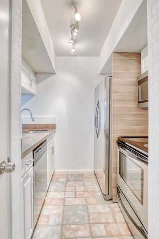 2201 Fountain View Drive J 15, Houston, TX 77057