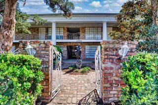 2201 Fountain View Drive J 15, Houston, TX 77057