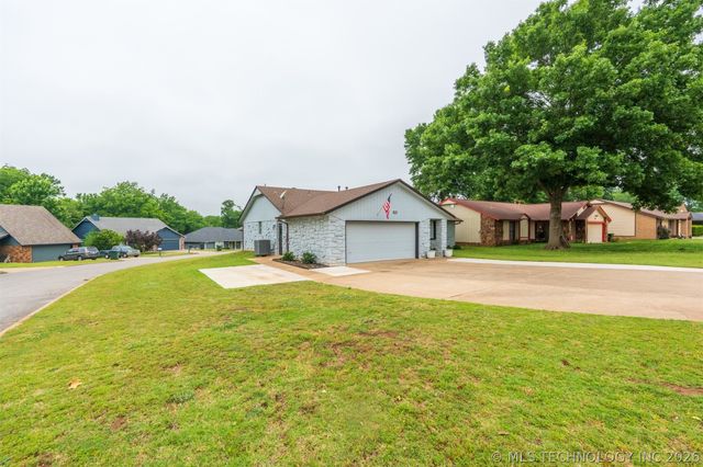 3612 S Redbud Drive, Sand Springs, OK 74063