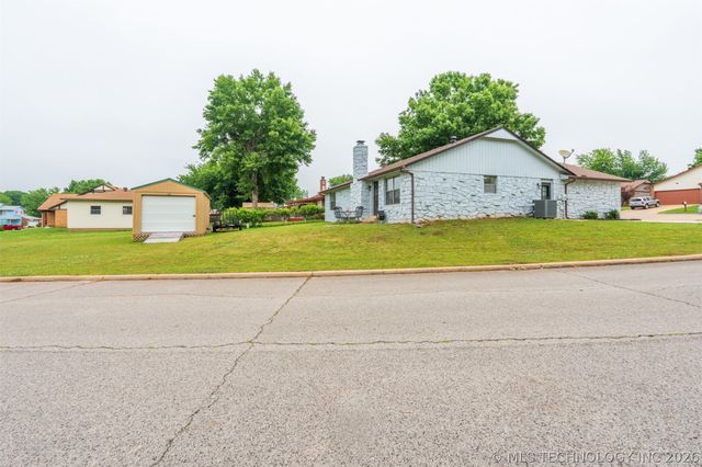 3612 S Redbud Drive, Sand Springs, OK 74063