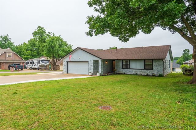 3612 S Redbud Drive, Sand Springs, OK 74063