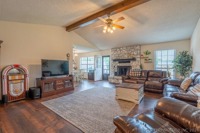 3612 S Redbud Drive, Sand Springs, OK 74063
