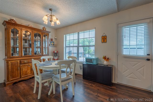 3612 S Redbud Drive, Sand Springs, OK 74063