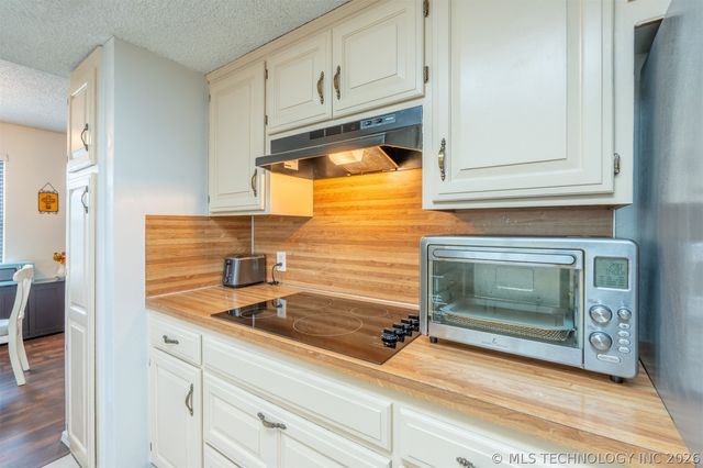 3612 S Redbud Drive, Sand Springs, OK 74063