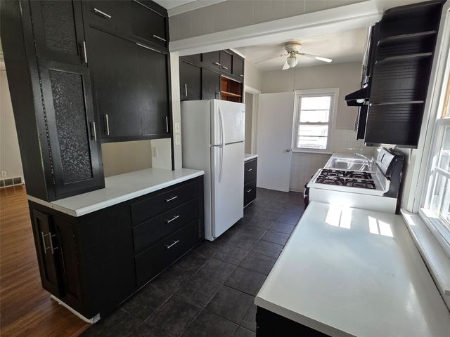 1216 Creston Avenue, Des Moines, IA 50315