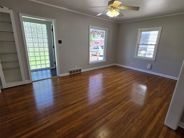 1216 Creston Avenue, Des Moines, IA 50315