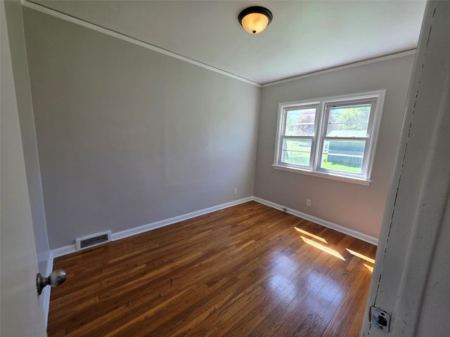 1216 Creston Avenue, Des Moines, IA 50315