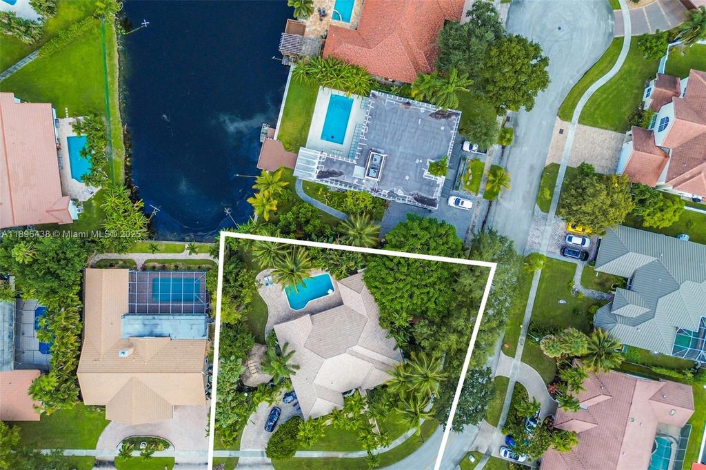 10101 SW 5th St, Plantation, FL 33324