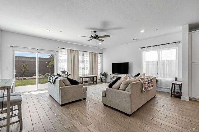 2453 W Claridge Way, Hanford, CA 93230
