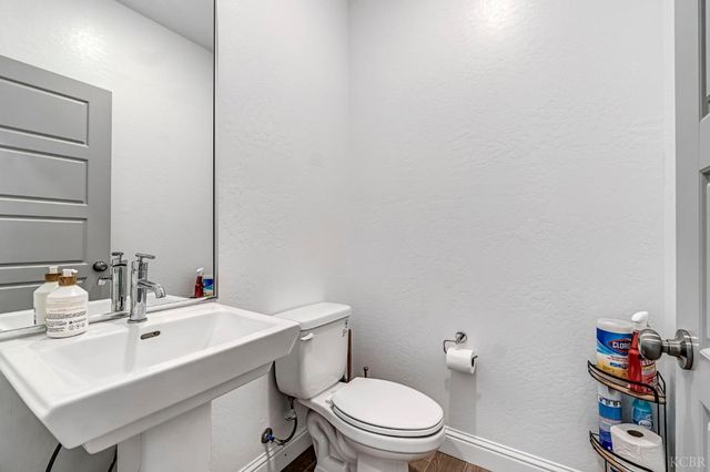 2453 W Claridge Way, Hanford, CA 93230