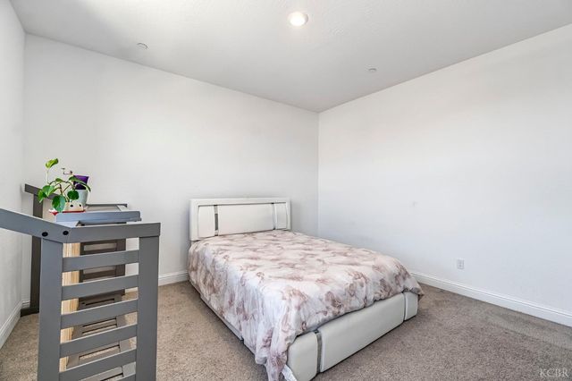 2453 W Claridge Way, Hanford, CA 93230