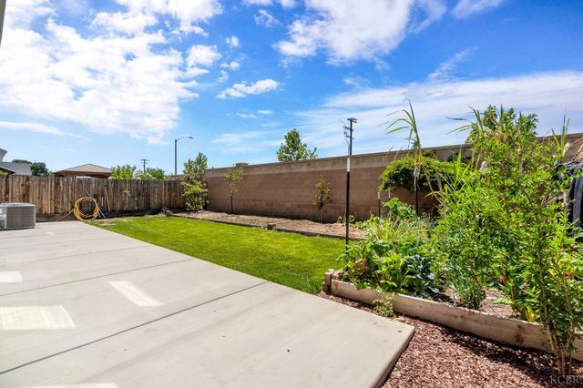 2453 W Claridge Way, Hanford, CA 93230