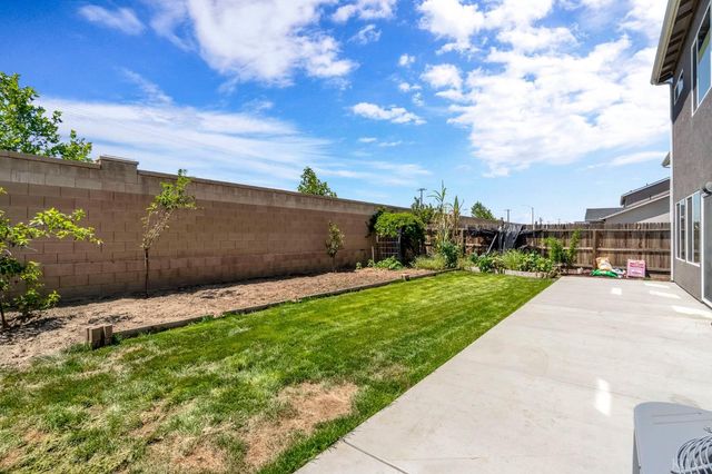 2453 W Claridge Way, Hanford, CA 93230