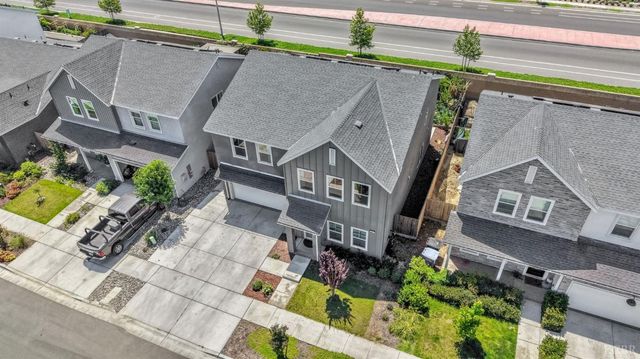 2453 W Claridge Way, Hanford, CA 93230