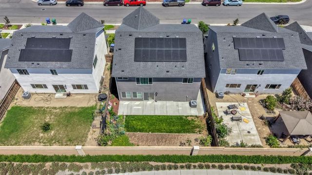 2453 W Claridge Way, Hanford, CA 93230