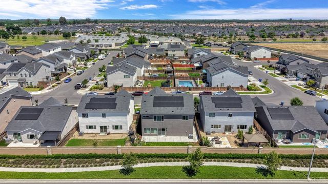 2453 W Claridge Way, Hanford, CA 93230