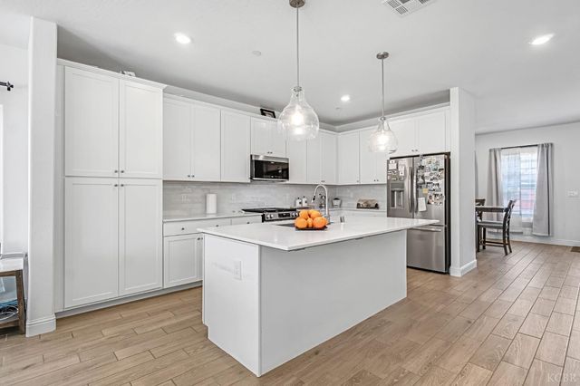2453 W Claridge Way, Hanford, CA 93230